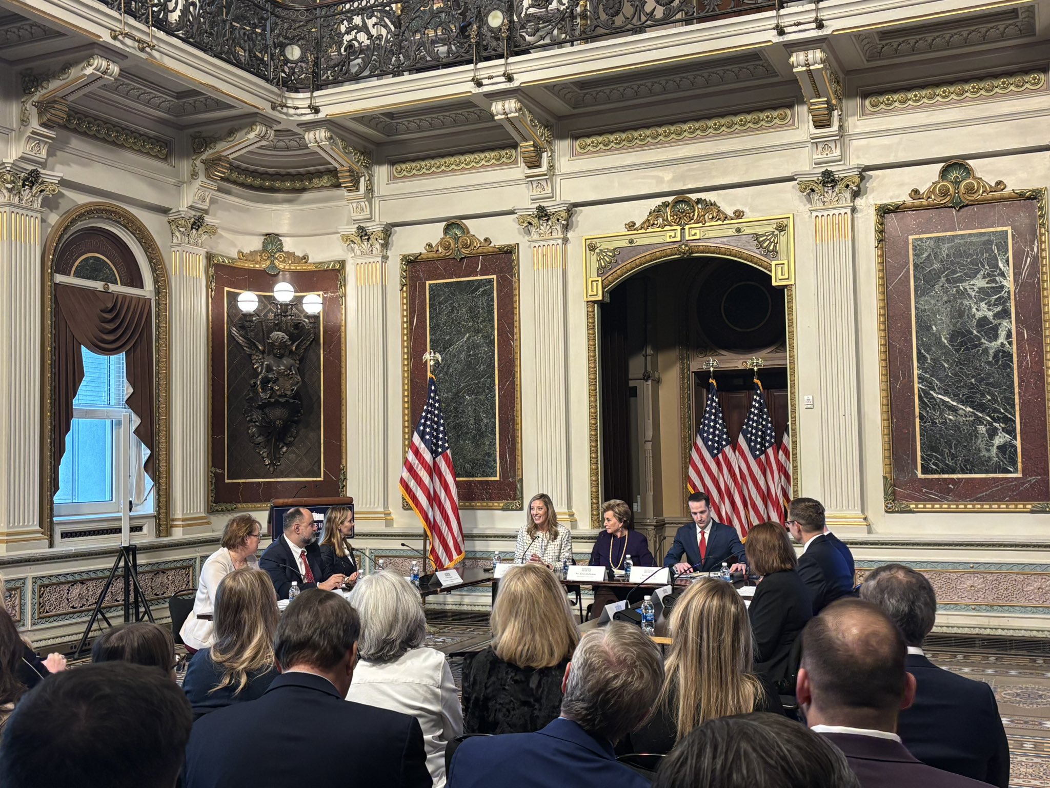 White House roundtable with college leaders focused on institutional efficiency and student outcomes
